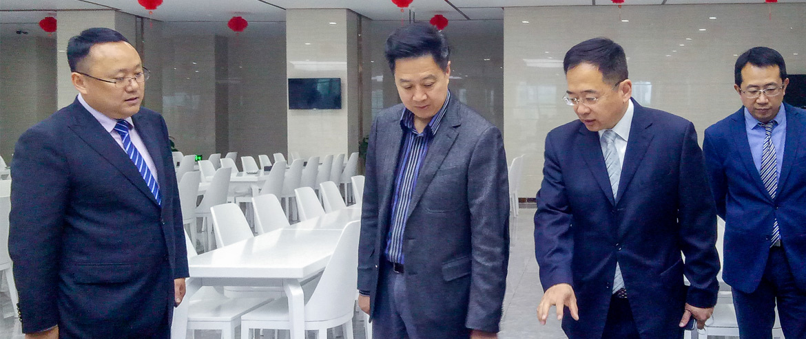 集團(tuán)領(lǐng)導(dǎo)率安辦開展食品安全專項(xiàng)檢查