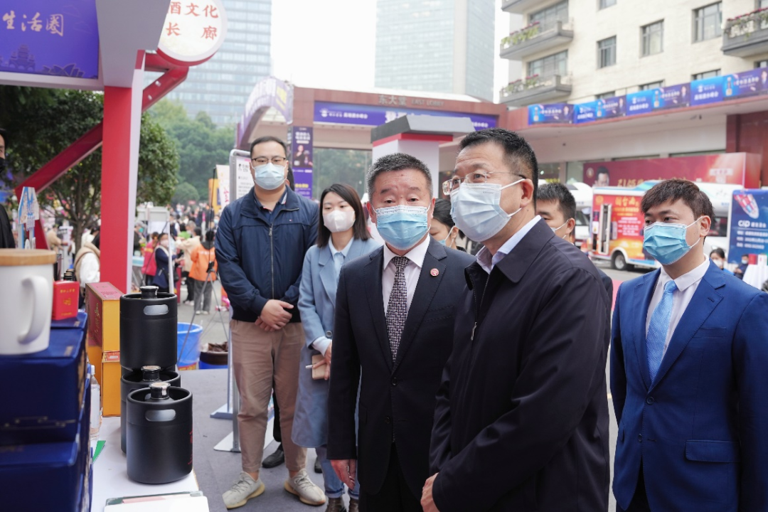 旅投集團(tuán)領(lǐng)導(dǎo)赴2022錦江賓館酒類商務(wù)洽談會(huì)現(xiàn)場(chǎng)檢查指導(dǎo)工作