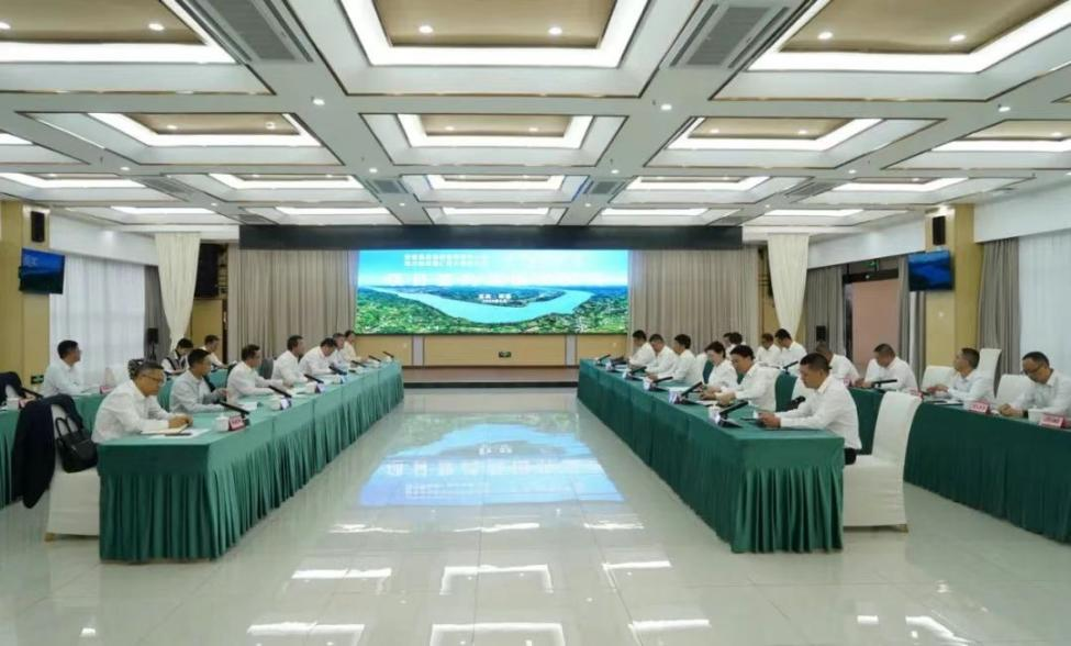 集團(tuán)領(lǐng)導(dǎo)出席宜賓南溪區(qū)項(xiàng)目簽約及授牌儀式