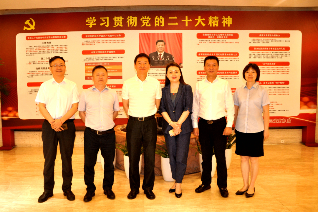 四川旅投集團(tuán)黨委書記、董事長任丁調(diào)研花園賓館