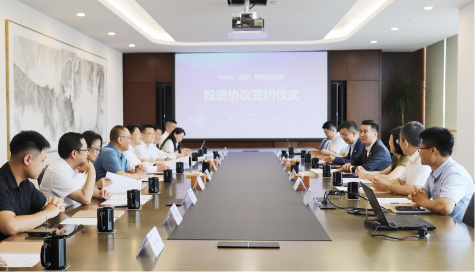 四川旅投集團黨委書記、董事長任丁出席錦弘新項目投資協(xié)議簽約儀式