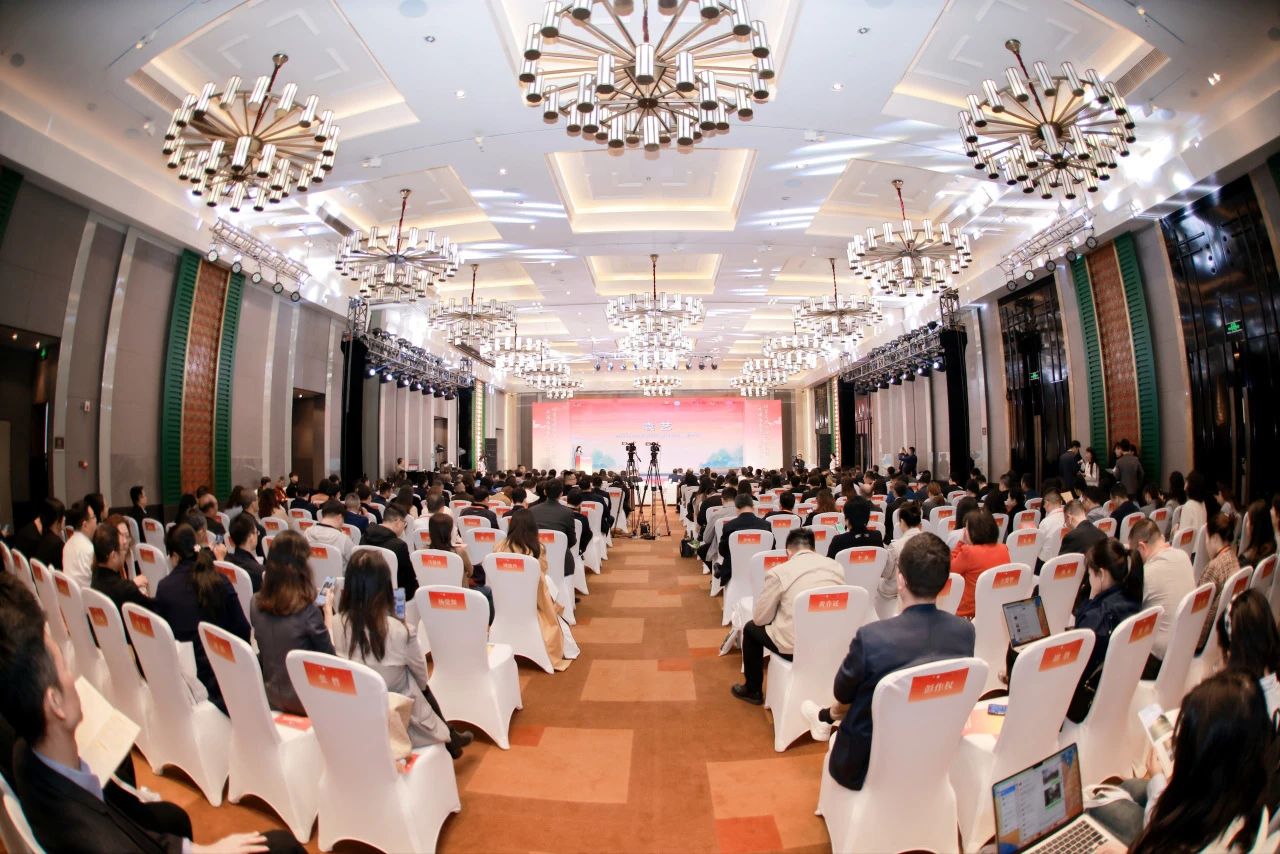 川渝文化旅游企業(yè)聯(lián)盟、四川省文化旅游企業(yè)聯(lián)盟2023年會(huì)在蓉開(kāi)幕 游勇主持活動(dòng)開(kāi)幕式