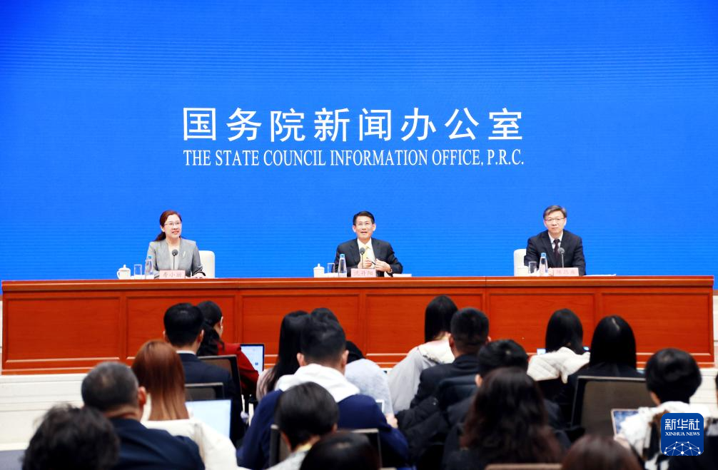 兩會現(xiàn)場速遞丨政府工作報告起草組負責人解讀報告新部署