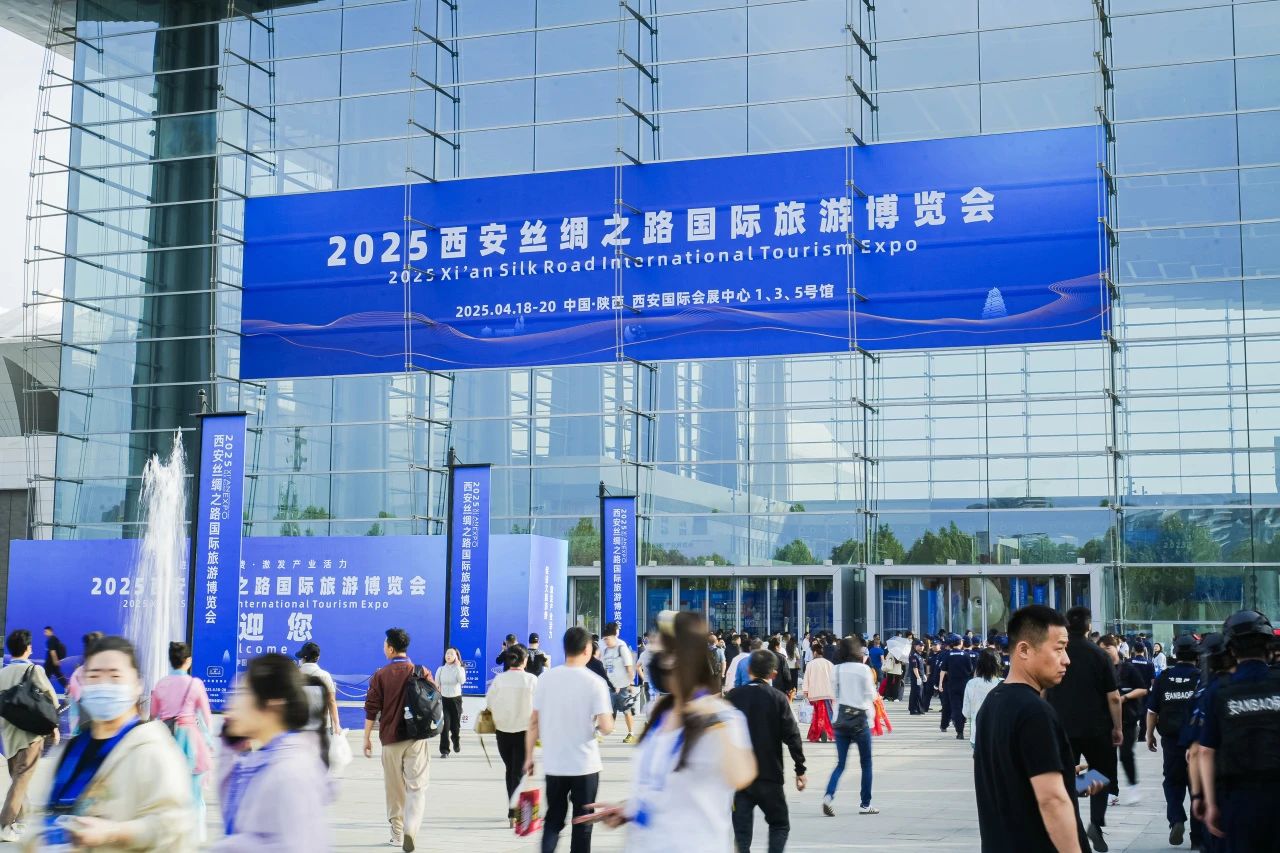 安逸號·熊貓專列“開進”2025西安絲路旅博會！四川旅投打造“移動的天府會客廳”